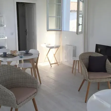 En Plein Bourg Avec Terrasse Ensoleillee, Velos A Disposition Et Parking - Proche Thalasso Et Plages - Fr-1-426-290 *